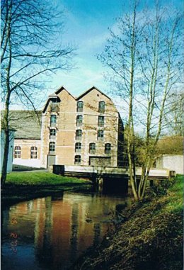 Foto van <p>Moulin des Prés<br />moulin de Casteau</p>, Cambron-Casteau (Brugelette), Foto: Robert Van Ryckeghem, 15.02.2002 | Database Belgische molens