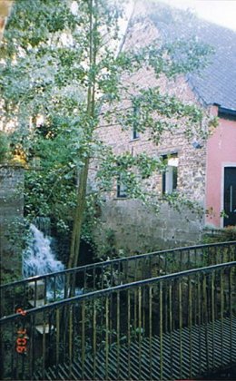 Foto van <p>Moulin du Marais des Soeurs<br />Moulin Vindevoghel<br />Moulin A. Leclercq</p>, Flobecq , Foto: Robert Van Ryckeghem, 02.07.2006 | Database Belgische molens