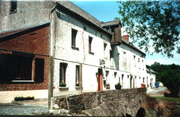 Foto van <p>Moulin Vandenschrieck</p>, Saint-Denis (Mons), Foto: Robert Van Ryckeghem, 05.06.2002 | Database Belgische molens