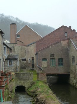 Foto van <p>Hydrolec Denis<br />Maison d'Electricité</p>, Nessonvaux (Trooz), Foto: Ton Slings, Heerlen, 19.01.2014 | Database Belgische molens