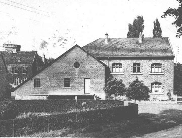 Foto van <p>Asteneter Mühle<br />Mühle Lamberz<br />Crummelsmühle</p>, Walhorn (Lontzen), Foto na 1960. | Database Belgische molens
