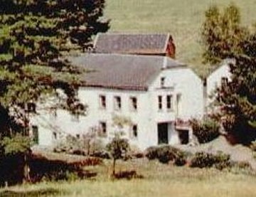 Foto van <p>Moulin de Wanneranval<br />Molin de Wèneranvâ<br />Moulin de Paffart</p>, Wanne (Trois-Ponts), Foto ca. 1970 (fragment prentkaart IRIS), coll. A. Smeyers, Alsemberg | Database Belgische molens