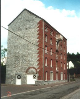 Foto van <p>Moulin de la Fenderie<br />Moulin Navarre</p>, Walcourt, Foto: Robert Van Ryckeghem, Koolkerke | Database Belgische molens