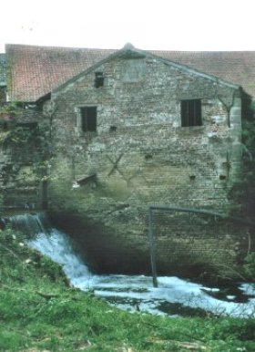 <p>Ichelgemmolen<br />Ukkelgemmolen<br />Molen van Ichelgem<br />Molen van Onze-Lieve-Vrouw<br />Watermolen Trappenhoeve</p>