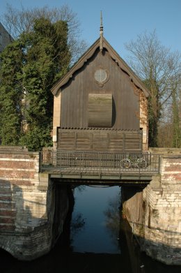 Foto van Volmolen<br />Wolmolen<br />Spuihuis<br />Watermolens, Mechelen, Foto: Donald Vandenbulcke, Staden, 01.04.2009 | Database Belgische molens