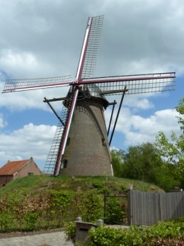 Foto van Heimeulen<br />Heimolen<br />Molen van Mertens, Meerle (Hoogstraten), Foto: Ton Slings, Heerlen, 09.05.2013 | Database Belgische molens