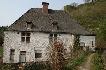 Foto van <p>Grand Moulin <br />Moulin banal</p>, Beaumont , Foto: Jean-Pol Grandmont, 13.04.2009 | Database Belgische molens