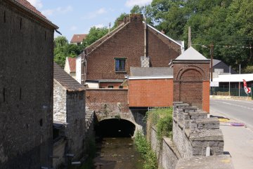 Foto van <p>Moulin Gibon</p>, Bouffioulx (Châtelet), Foto: Will Urselmann, Maastricht, 03.07.2010 | Database Belgische molens