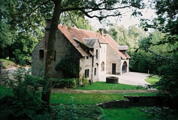 Foto van <p>Château de la Forge</p>, Solre-Saint-Géry (Beaumont), Foto: Robert Van Ryckeghem, 29.09.2013 | Database Belgische molens