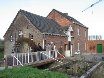 Foto van Nieuwmolen<br />Nieuwe Molen<br />Ter Koestemolen<br />Herkermolen, Alken, Foto: Fred Oostra, Westmalle, 18.11.2006 | Database Belgische molens