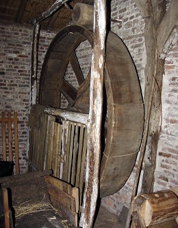 Foto van Hondenmolen van Zannen, Genk-Bokrijk, Foto: Marnix Bogaert, 21.07.2004 | Database Belgische molens