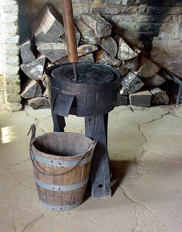 Foto van Mosterdmolen uit Oostvleteren, Genk-Bokrijk, Foto: Marnix Bogaert, 21.07.2004 | Database Belgische molens