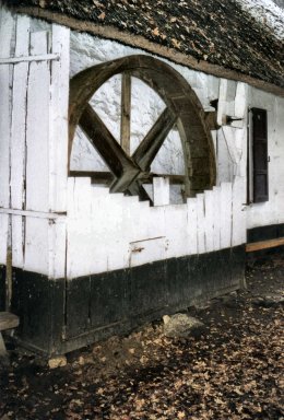 Foto van Hondenmolen van de Wellenshoeve, Genk-Bokrijk, Foto: Jan Delcour, november 1998 | Database Belgische molens