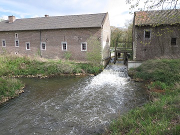 Foto van Tuiltermolen<br />Tuyltermolen<br />Tuldermolen, Kuringen (Hasselt), Foto: Frans Van Bruaene, Laakdal, 21.04.2016 | Database Belgische molens