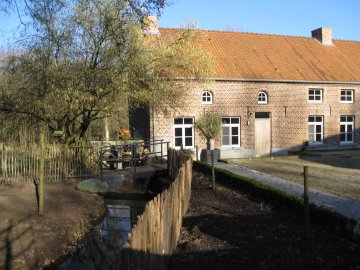 Foto van Rooiermolen<br />Royermolen<br />Dusselermolen<br />Gebrande molen<br />Clijstersmolen, Opitter (Bree), Foto: Frans Van Bruaene, 08.02.2011 | Database Belgische molens