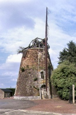 Foto van <p>Moulin Bertrand<br />Moulin Li Biche<br />Moulin les Quatre-Vents</p>, Donceel, Foto: Aimé Smeyers, Alsemberg | Database Belgische molens