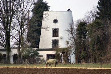 Foto van <p>Moulin Leclercq<br />Moulin de Fexhe</p>, Fexhe-le-Haut-Clocher, Foto: Will Urselmann, Maastricht, 20.01.2010 | Database Belgische molens