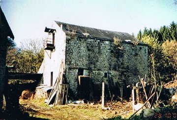 Foto van <p>Moulin du Val<br />Moulin à la ferme Tibiémont</p>, Les Avins (Clavier), Foto: Robert Van Ryckeghem, Koolkerke, 2003. | Database Belgische molens