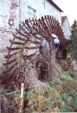 Foto van <p>Moulin de la Caïade</p>, Petit-Hallet (Hannut), Foto: Jean-Paul Vingerhoed, Corroy-le-Grand  | Database Belgische molens