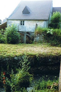 Foto van <p>Moulin Rassart</p>, Petit-Hallet (Hannut), Foto: Robert Van Ryckeghem, 19.06.2002 | Database Belgische molens