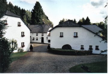 Foto van <p>Le Vieux Moulin<br />Die Alte Mühle<br />Moulin de Weywertz<br />Moulin de Wévercé</p>, Bütgenbach, Foto: Maarten Osstyn, Adegem, juli 2009 | Database Belgische molens