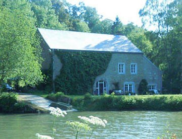 Foto van <p>Moulin d'Amas</p>, Borlon (Durbuy), Vroeger dienstgebouw van de watermolen. Foto: Lumaro, 2011 | Database Belgische molens