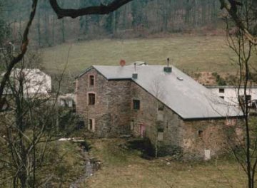 Foto van <p>Moulins de Pont le Prêtre</p>, Fays-les-Veneurs (Paliseul), Foto: Benoît Strépenne, 1997 | Database Belgische molens