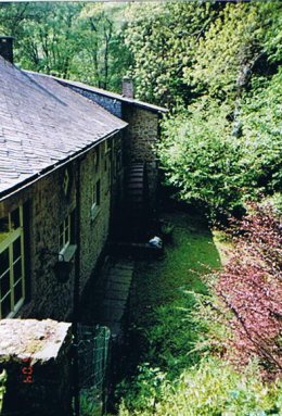 Foto van Moulin de la Chenevière, Harre (Manhay), Foto: Robert Van Ryckeghem, 18.05.2004 | Database Belgische molens