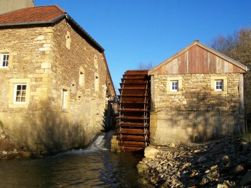 Foto van <p>Moulin banal<br />Moulin de Latour</p>, Latour (Virton), Foto: Mario Luyten, 19.07.2010 | Database Belgische molens