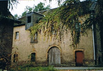 Foto van <p>Moulin de la Paix<br />Usine de La Paix<br />Petite Forge<br />Papeterie</p>, Saint-Léger, Foto: Robert Van Ryckeghem, 15.06.2004 | Database Belgische molens