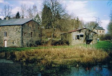 Foto van <p>Grand Moulin<br />Moulin Lezin<br />Moulin de Villance</p>, Villance (Libin), Foto: Robert Van Ryckeghem, 06.05.2004 | Database Belgische molens