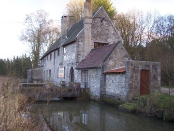 Foto van <p>Le Molign-art</p>, Ermeton-sur-Biert (Mettet), Foto: Jean-Paul Vingerhoed, Corroy-le-Grand, 21.01.2007 | Database Belgische molens