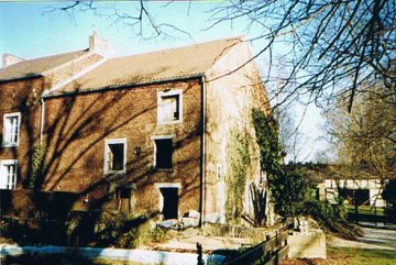 Foto van <p>Moulin de la Fluette</p>, Falisolle (Sambreville), Foto: Robert Van Ryckeghem, 19.02.2003 | Database Belgische molens