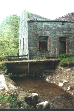 Foto van <p>Moulin de Jamagne<br />Moulin Hénin</p>, Jamagne (Philippeville), Foto: Robert Van Ryckeghem | Database Belgische molens