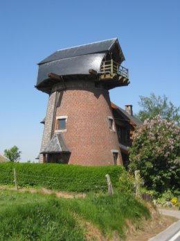 Foto van <p>Moulin Lorge</p>, Grand-Leez (Gembloux), Foto: Frans Van Bruaene, Laakdal, 20.05.2010 | Database Belgische molens