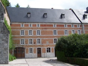 Foto van <p>Moulin de l'Abbaye Saint-Remy</p>, Rochefort, Foto: Jean-Paul Vingerhoed, 27.05.2007 | Database Belgische molens