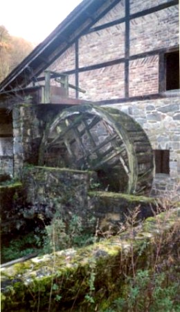 Foto van Moulin de Leuze, Somme-Leuze, Foto: Renée Pethuyne | Database Belgische molens