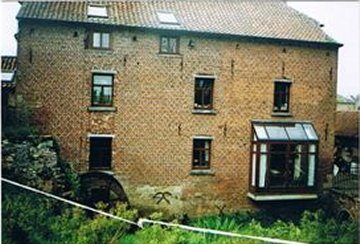 Foto van Schoreelsmolen<br />Vreckommolen<br />Vreckemmolen, Denderwindeke (Ninove), Foto: Robert Van Ryckeghem | Database Belgische molens