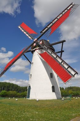 Foto van Stenen Molen, Ertvelde (Evergem), Foto: Donald Vandenbulcke, Staden, 27.04.2014 | Database Belgische molens