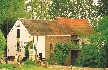 Foto van IJzerkotmolen, Sint-Maria-Latem (Zwalm), Foto: Niels Wennekes | Database Belgische molens