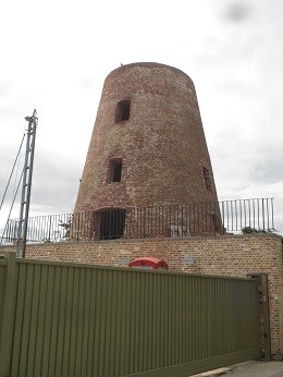 Foto van Molen van de Plankkouter, Overboelare (Geraardsbergen), Foto: Maarten Osstyn Adegem, 12.08.2014 | Database Belgische molens