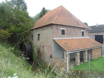 Foto van Brembosmolen<br />Breembosmolen<br />Braambosmolen<br />Schorsmolen<br />Schussemolen, Ronse, Foto: Maarten Osstyn, Adegem, 12.08.2014 | Database Belgische molens