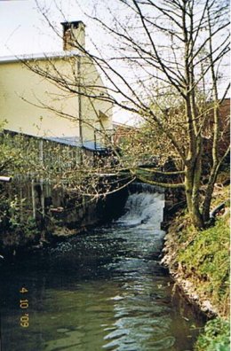 Foto van Smeerebbemolen<br />Watermolen, Smeerebbe-Vloerzegem (Geraardsbergen), Foto: Robert Van Ryckeghem, 10.04.2009 | Database Belgische molens