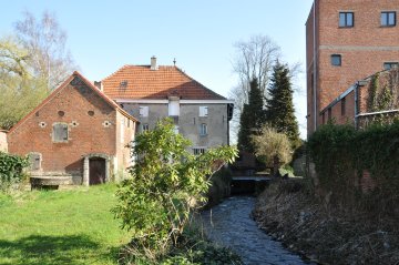 Foto van <p>Dorpsmolen<br />Molen van Servaes<br />Watermolen<br />Brughmolen</p>, Boortmeerbeek, Foto: Donald Vandenbulcke, Staden, 06.04.2010 | Database Belgische molens