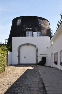 Foto van <p>Zwarte Molen</p>, Elingen (Pepingen), Foto: Donald Vandenbulcke, Staden, 05.09.2010 | Database Belgische molens