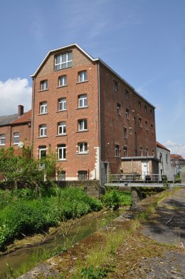 Foto van <p>Grote Molen<br />Molen van Steenbergen</p>, Hoegaarden, Foto: Donald Vandenbulcke, Staden, 18.05.2010 | Database Belgische molens