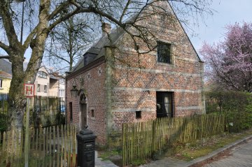 Foto van <p>Molenhuisje<br />Molenhuis</p>, Hoeilaart, Foto: Donald Vandenbulcke, Staden, 14.04.2010  | Database Belgische molens