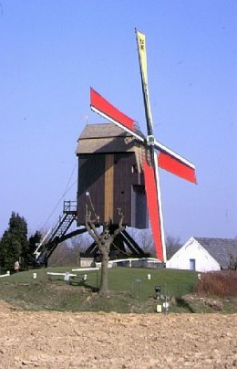 Foto van <p>Hertboommolen<br />Tragische Molen<br />Zepposmolen<br />Molen van Lombeek</p>, Onze-Lieve-Vrouw-Lombeek (Roosdaal), Foto: Rob Simons, Sint-Huibrechts-Lille | Database Belgische molens