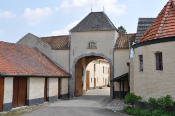 Foto van <p>Pitsaersmolen<br />Pitsaermolen</p>, Rumsdorp (Landen), Foto: Donald Vandenbulcke, Staden, 18.05.2010 | Database Belgische molens