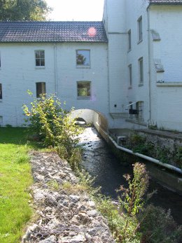 Foto van <p>Moulin à Poudre<br />Moulin Al Poudre</p>, Hévillers (Mont-Saint-Guibert), Foto: Philippe De Zitter, 27.09.2009 | Database Belgische molens